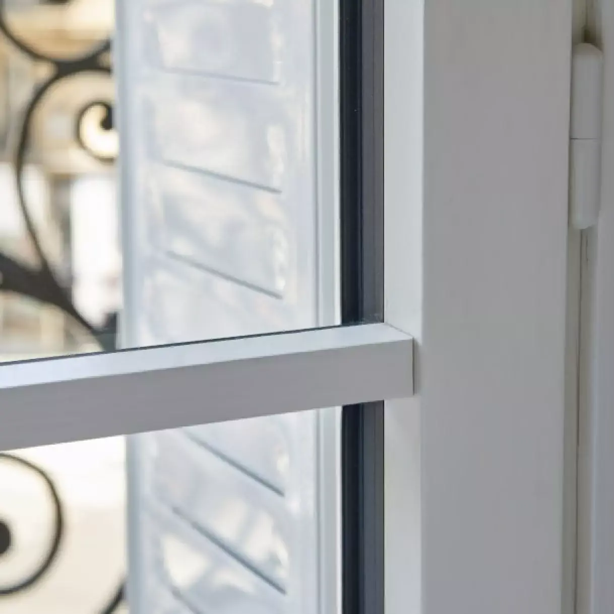 Véritable fenêtre à petits bois